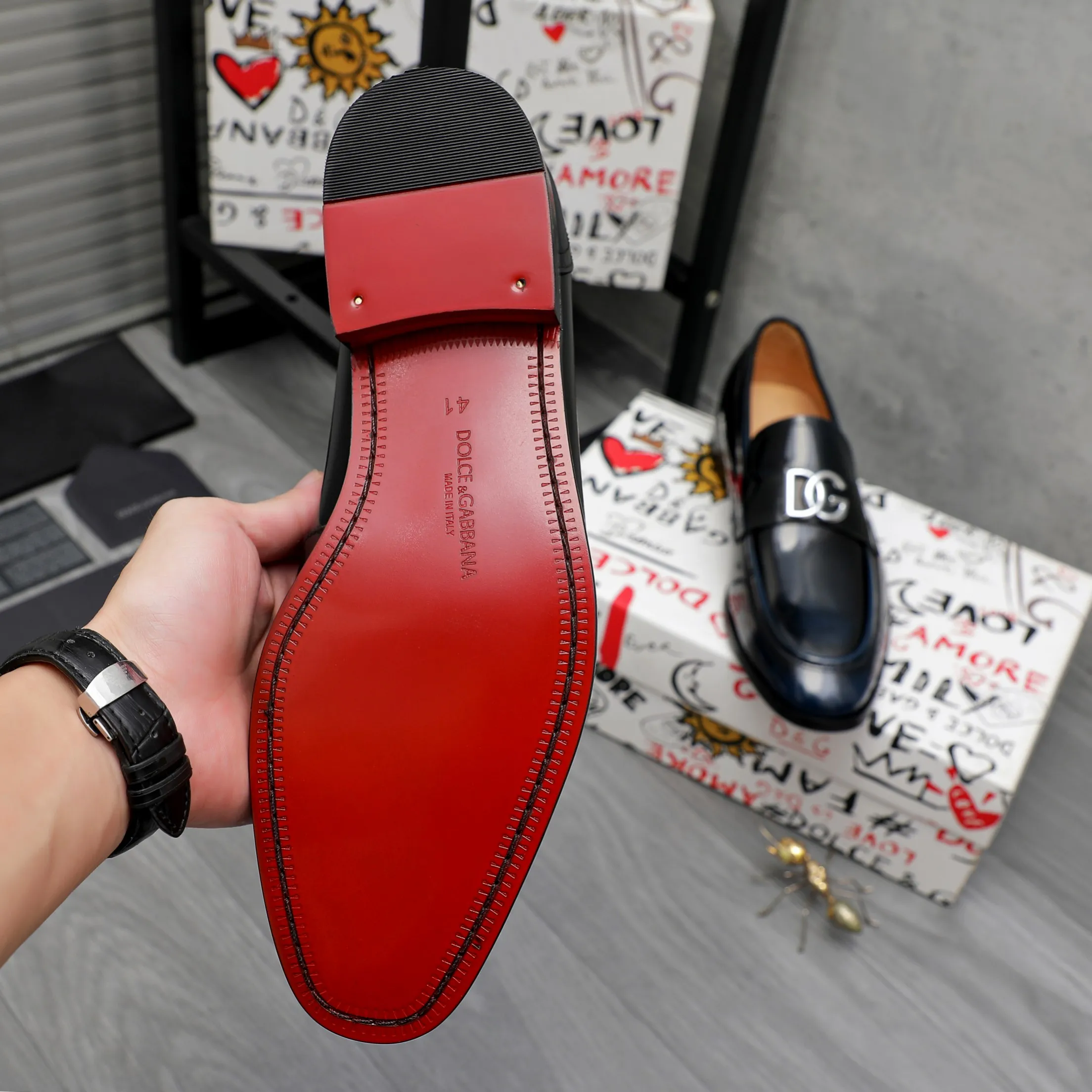 Men's shoes 💰500 Product trademark: DG (Dolce & Gabbana) business casual leather shoes Regular size: 38-45 (45 is custom-made and non-returnable) Product materials: Selected pearlescent polished cowhide upper, cowhide lining, original outsole